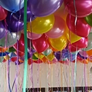 feest met helium ballonnen tegen plafond