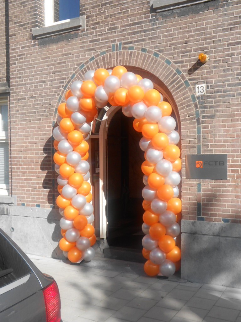 ballonnenboog bedrijf Amsterdam kleuren oranje met zilver