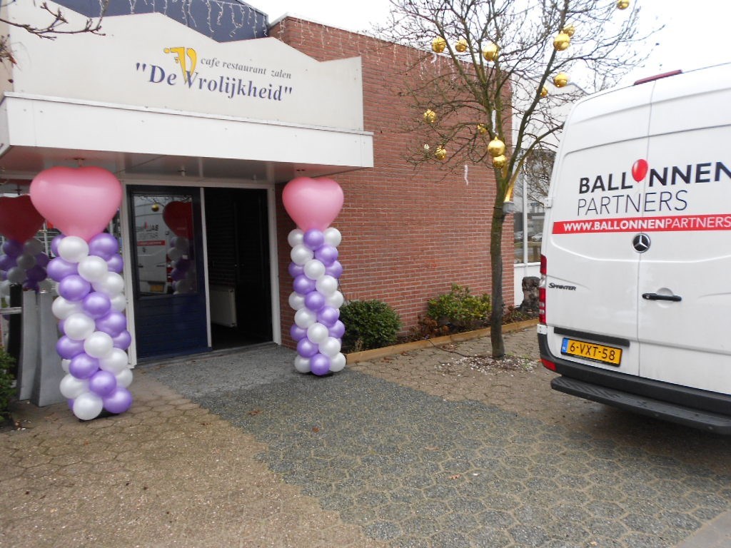 ballon pilaren met hart als top voor huwelijk Zwolle