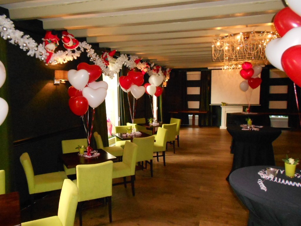 tafel decoratie met helium ballonnen Grand Café Arnhems Meisje