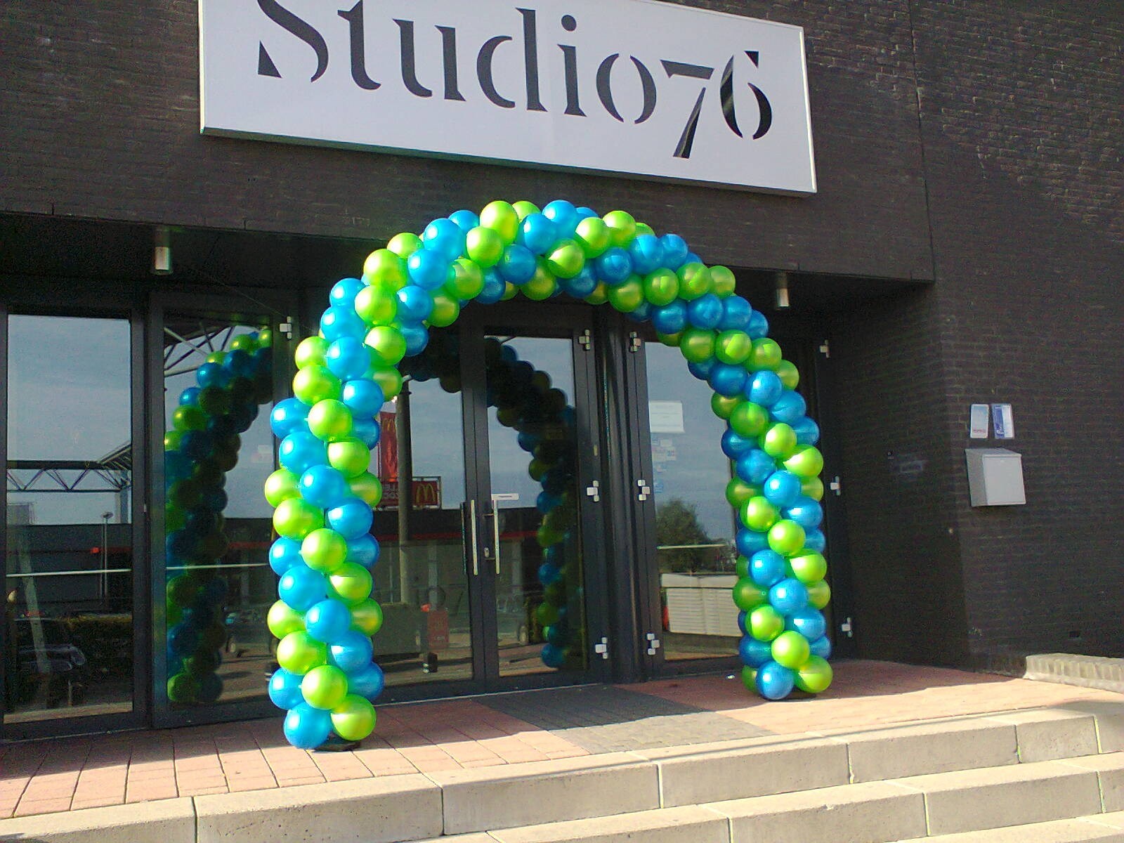 ballonnenboog voor entree Studio 76