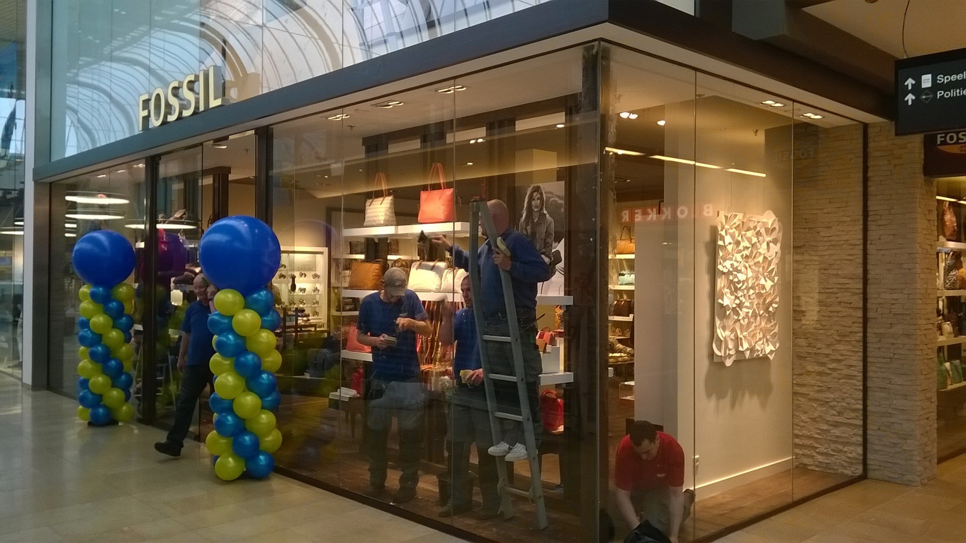 ballonpilaren opening nieuwe winkel van Fossil te Amstelveen