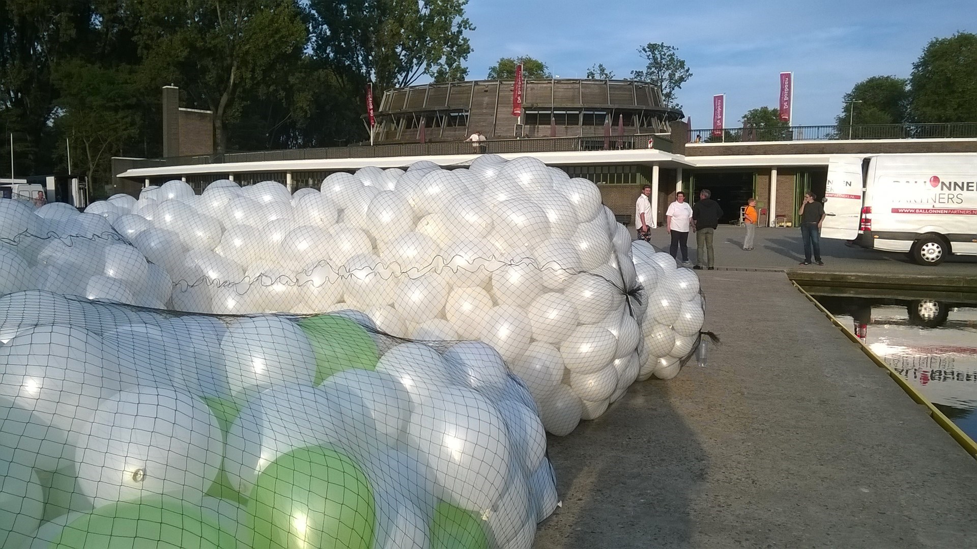 ballonnen netten voor KNGF Light Night Amsterdamse Bos