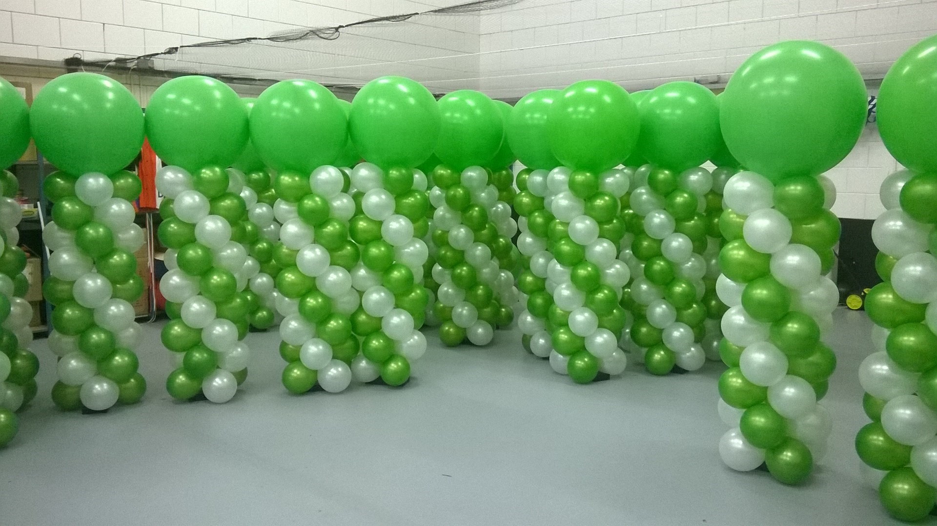 ballonnen pilaren voor diverse filialen van Unive Verzekeringen