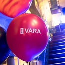 reuze ballonnen de wereld draait door pop up amsterdam