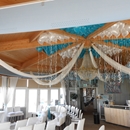 plafond vol ballonnen bruiloft strand