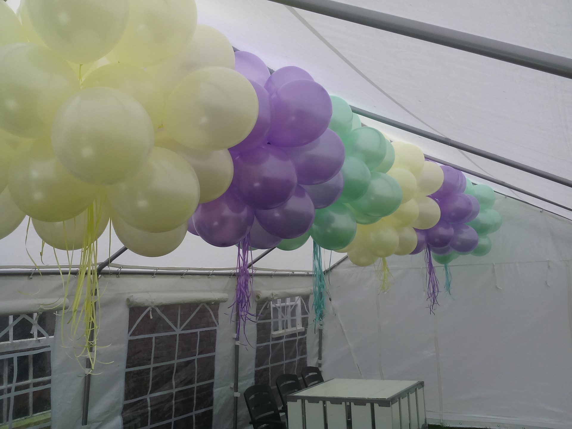 helium ballonnen trouwen in tent