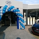 ballonnenboog bij ingang autodealer Hyundai Noord-Holland