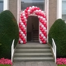 ballonnenboog in portiek voor huwelijk Den Haag