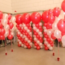 ballon pilaren en helium trossen rood wit in loods Wormerveer