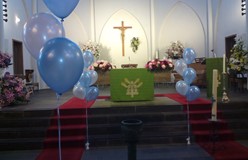 ballonnen voor doopfeest in kerk