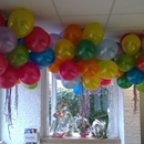 helium ballonnen tegen plafond als ballonnen hemel