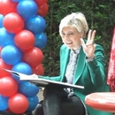 Prinses Laurentien leest voor in De Efteling met ballonnen pilaar van Ballonnenpartners