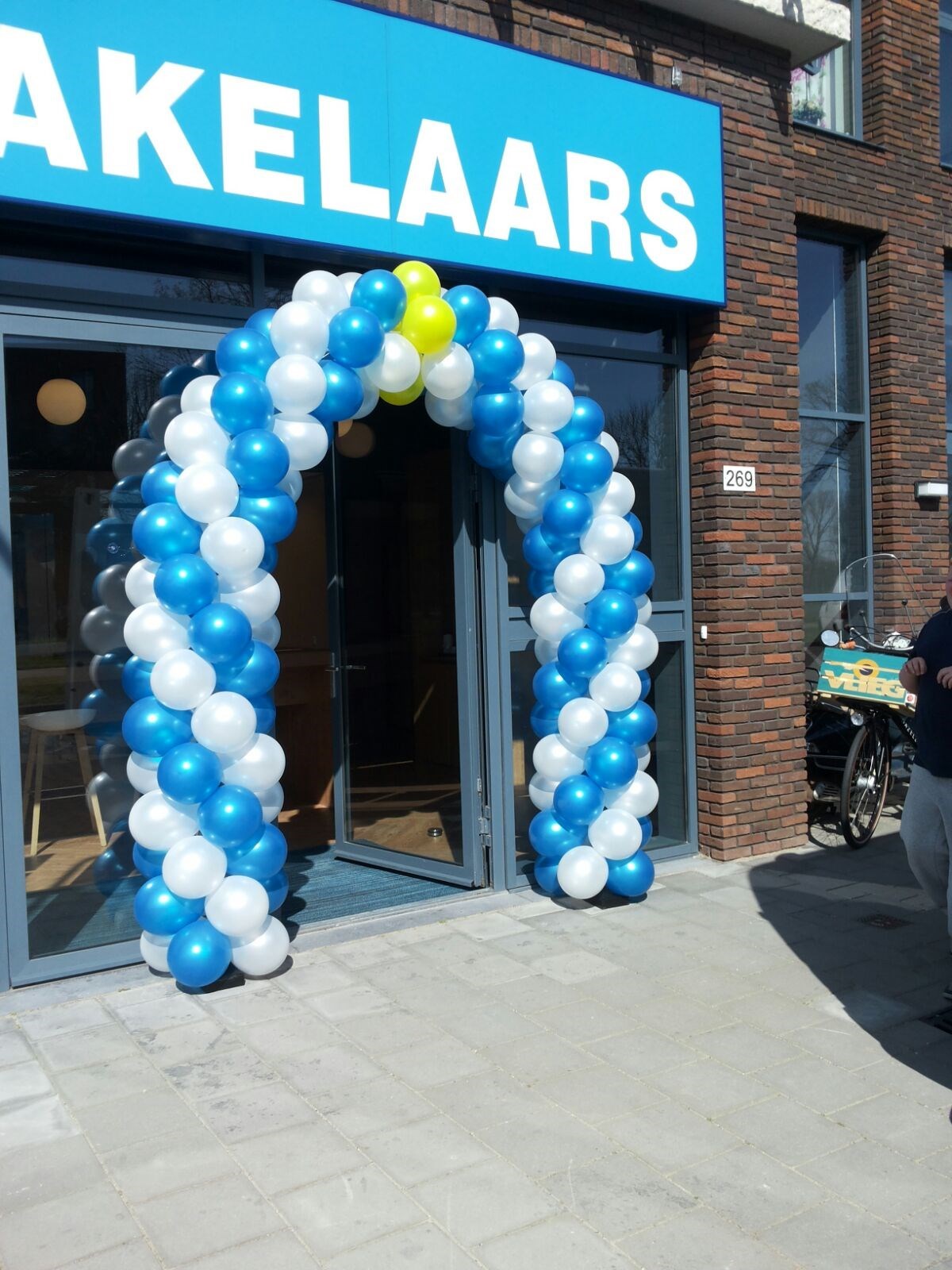 ballonnenboog voor Vlieg Makelaars Haarlem opening nieuw filiaal