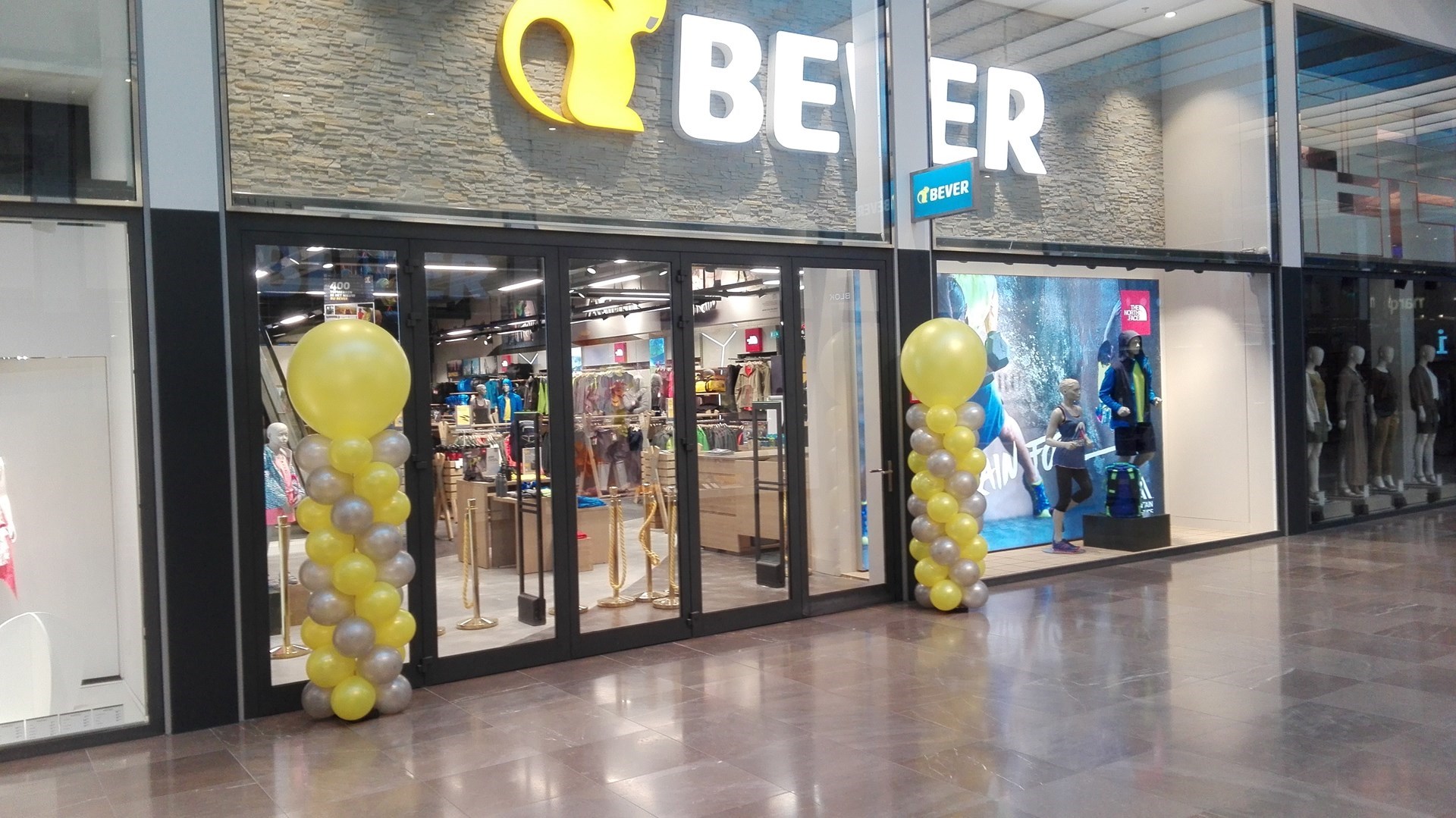 ballon pilaren decoratie opening nieuwe Bever winkel winkelcentrum groot Gelderlandplein