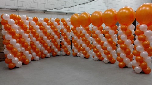 ballon pilaren oranje wit onthulling Tineke de Nooij plantsoen mediapark Hilversum omroep MAX