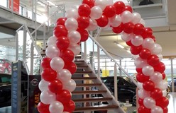 ballonnen decoratie voor autodealer Motorhuis in Gouda