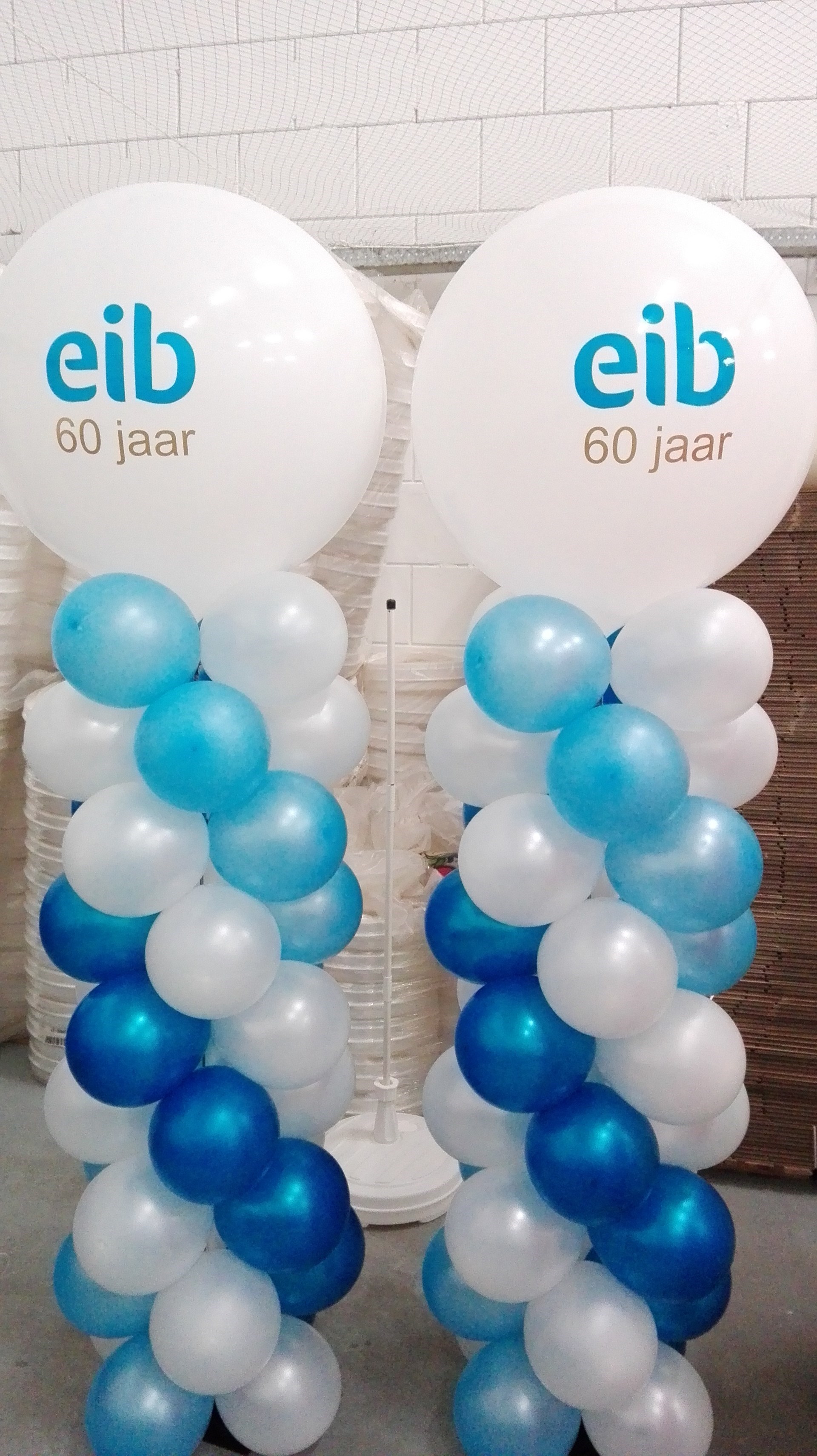 ballonnen pilaren met logo op top ballon EIB Amsterdam 60 jaar