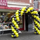 zwart met gele ballonnenboog voor jubileum