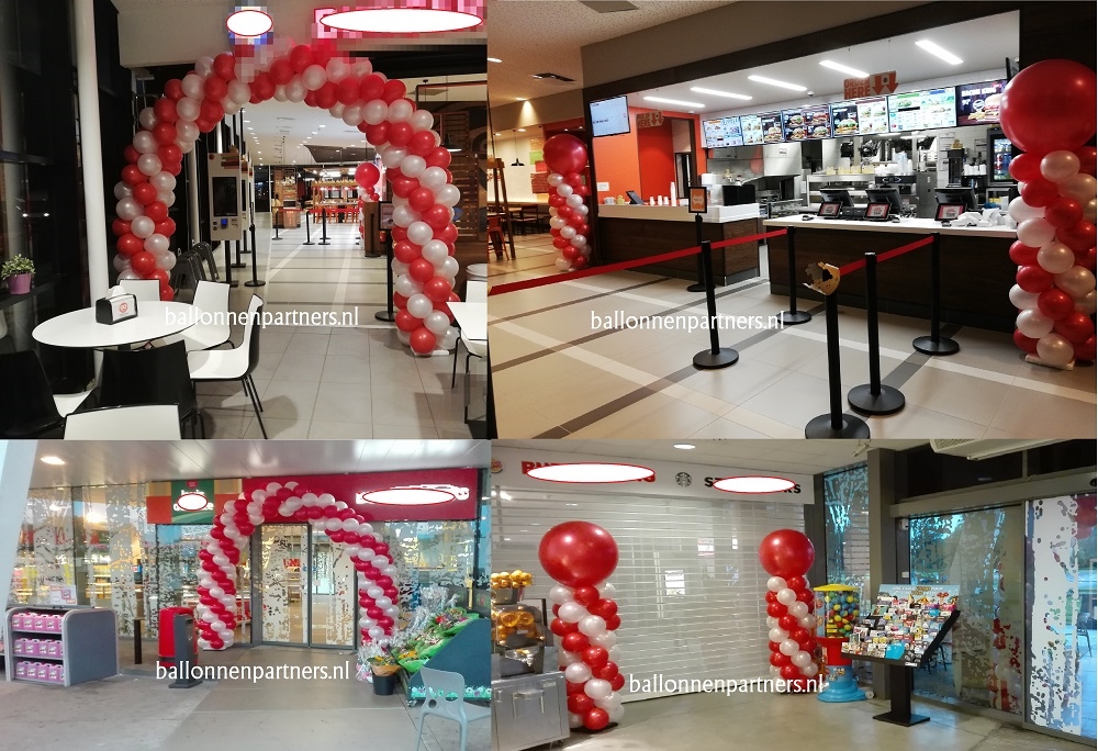 ballon decoratie fast food keten met ballonnenboog en ballon pilaren