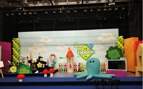 de wereld van Zappelin ballon decoraties podium zaal tv opnames
