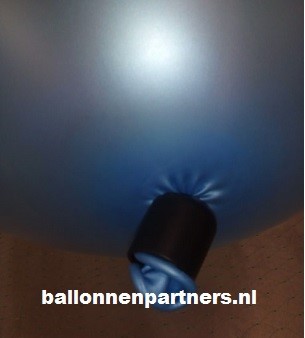 ballon pilaar zelf maken stap 7 topballon met dop