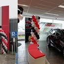 introductie nieuwe Toyota Corolla met grote ballonnenboog en ballonpilaren