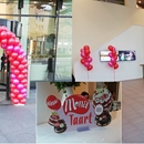 ballon decoraties voor introductie van de nieuwe Mona taart bij het hoofdkantoor van Friesland Campina