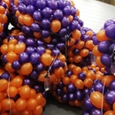 loods vol met meer dan 10.000 ballonnen