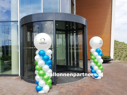ballon pilaren met drie kleuren logo
